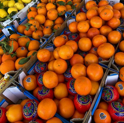 Daily fruit and vegetable market